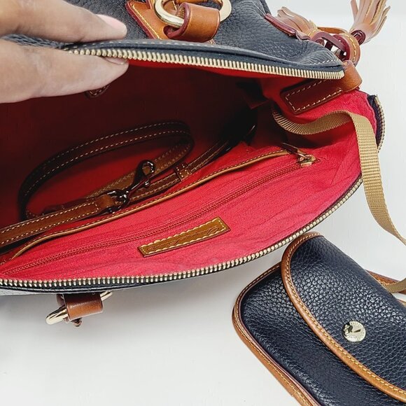 Dooney & Bourke | Large Vintage Black Pebble Grain Flortentine Satchel Bag - Picture 11 of 15